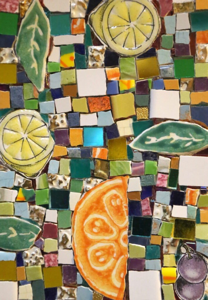 Mosaik "Zitrone, Zitrone", Maria Ackmann in der Ausstellung North Oversee, Kunsthalle Wilhelmshaven, 2022