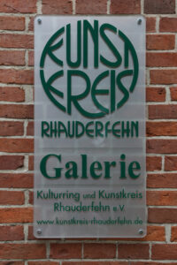 Schild Galerie im Müllerhaus, Rhauderfehn